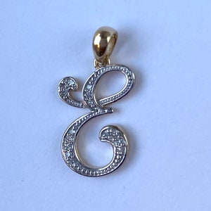 Colgante con inicial E, collar con inicial grabada en oro de 10 quilates con diamantes, regalo personalizado, regalo de cumpleaños para mujer, regalo para el Día de la Madre