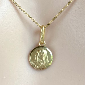 Mama Mary Anhänger, 8 mm, 18K Massivgold, Minimalistische religiöse Halskette, katholisches Geschenk, religiöser Schmuck für Frauen, Baby-Taufgeschenk, Medaille