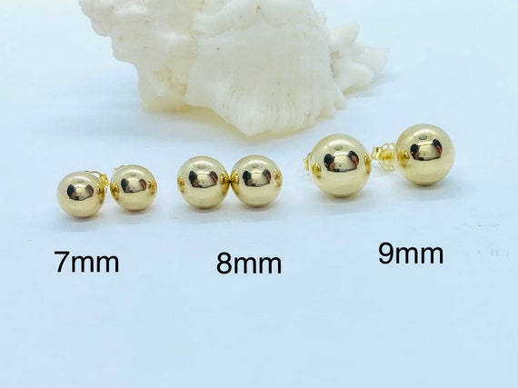 Gold Push Pin Stock Photos and Pictures - 1,492 Images