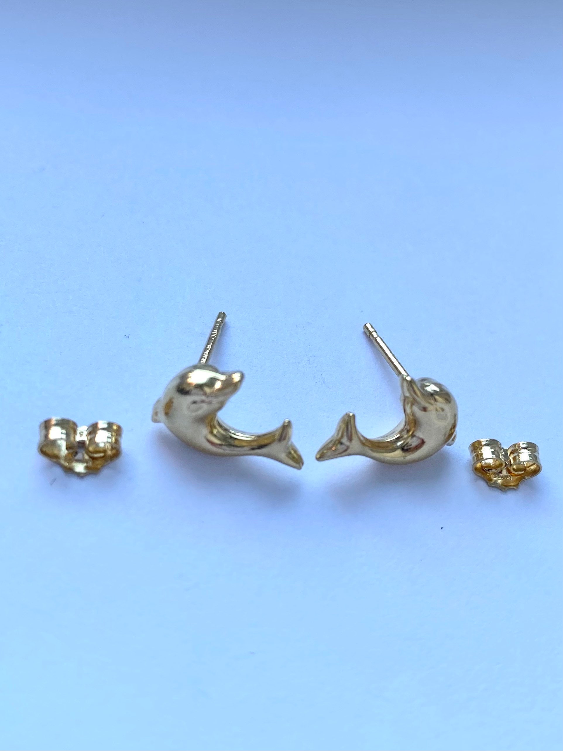 Amazon.com: Beautiful 14k White Gold Dolphin Earrings: Clothing, Shoes &  Jewelry