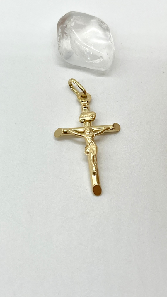 Italian 14kt Yellow Gold Crucifix Pendant Necklace, 47% OFF