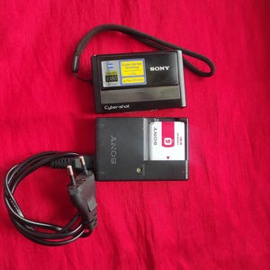 Digital camera Sony Cyber-Shot DSC-T20 8.1 MP , working digital camera