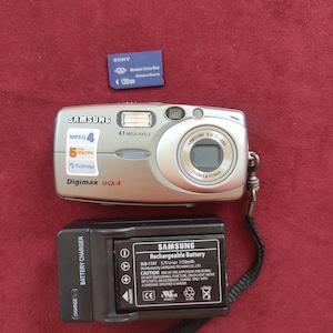 Digital camera Samsung Digimax U-CA 4, working digital camera