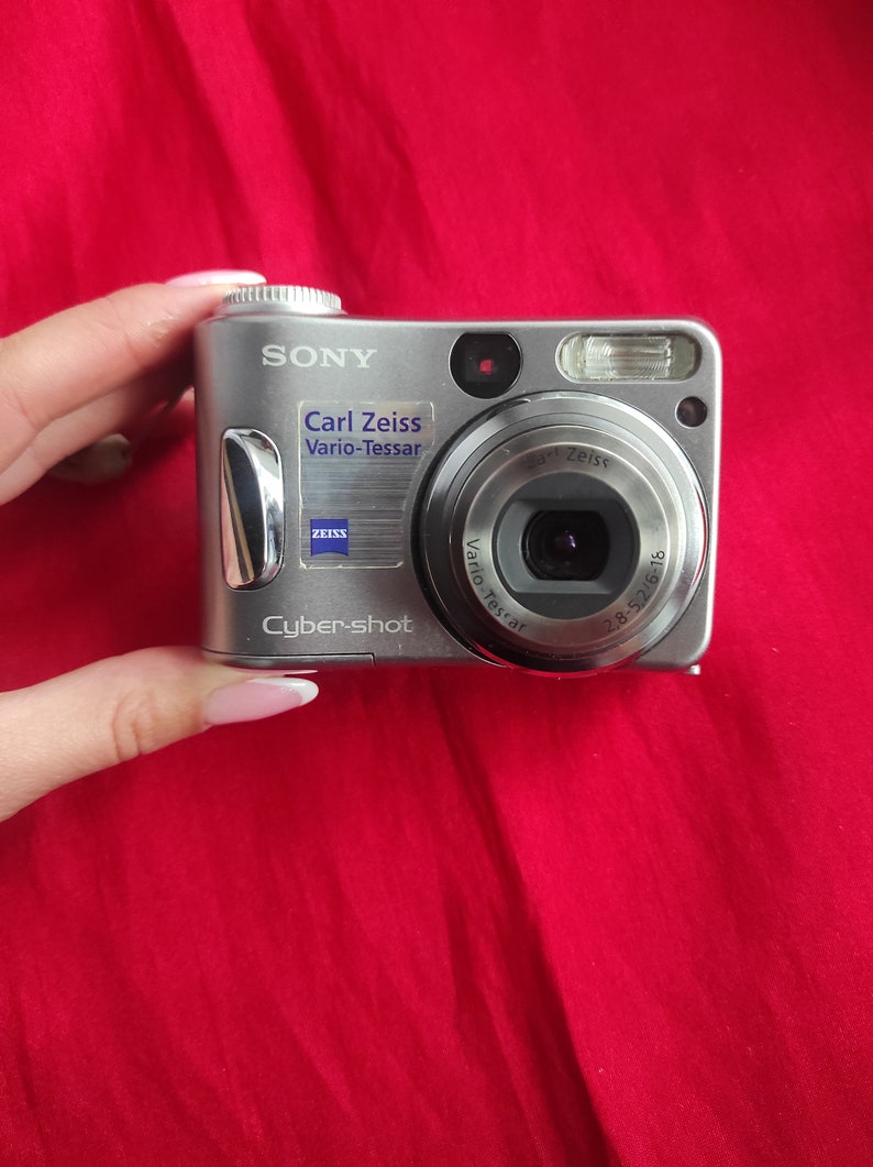 Digital camera Sony Cyber-shot DSC-S60, working digital camera image 1