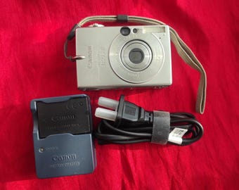 Canon DIGITAL IXUS 40 Compact Digital Camera, Y2K Digital