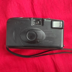 Appareil photo argentique Kodak KB 10. Appareil photo argentique Kodak. Pointez et prenez une photo de l&#39;appareil photo. Caméra de travail.