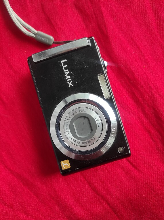 PANASONIC DIGITAL CAMERA Lumix DMC-FX12 7.2MP Silver 4GB Memory Card Charger £69.99 - UK