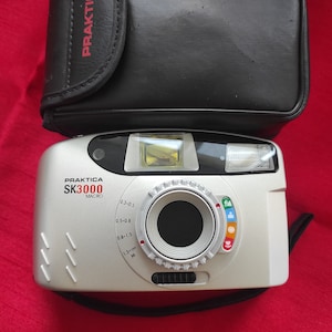 Vintage Filmkamera Praktica SK3000, Arbeitsfilmkamera, Punkt- und Aufnahmekamera