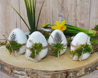 Set van 2 decoratieve paaseieren met parelhoenveren en mos - Paasdecoratie