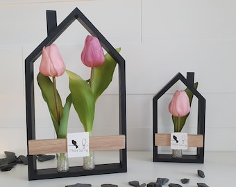 Deko Haus schwarz matt mit Tulpen - Frühlingsdeko Holz