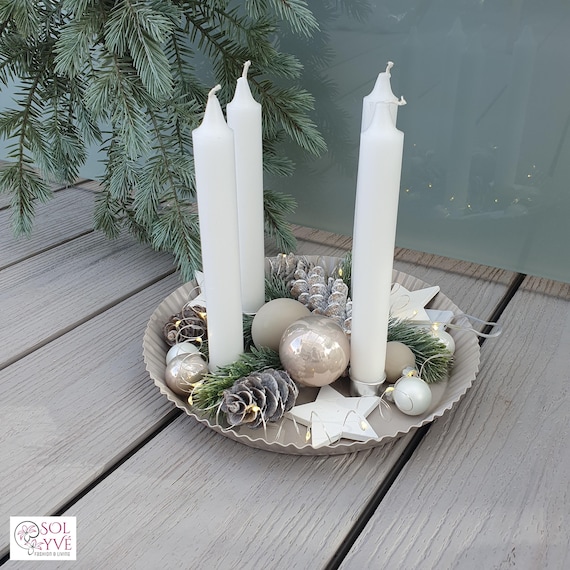 Adventskranz Beige Backform mit Stabkerzen