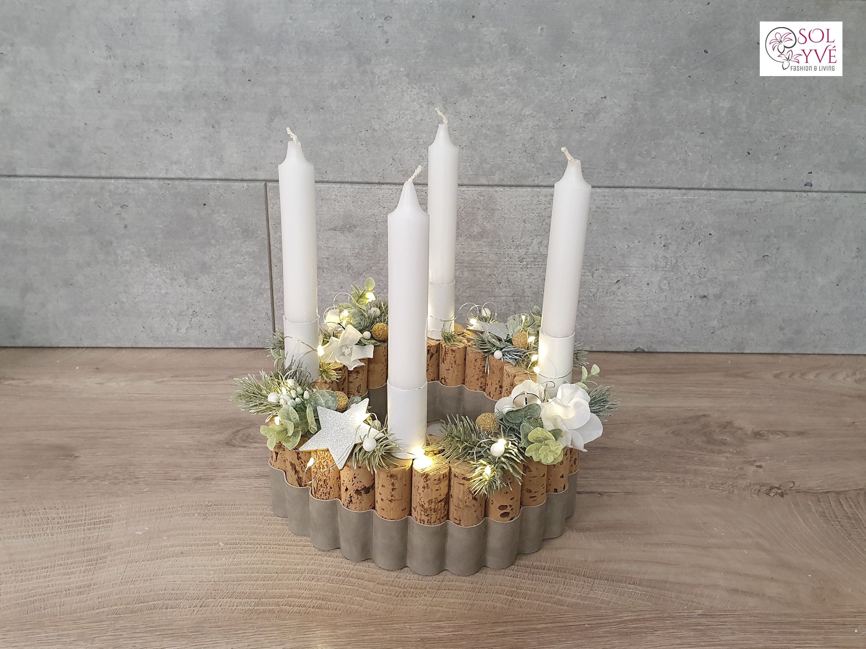 Adventskranz aus Korken in weiß oder anthrazit beleuchtet mit Stabkerzen