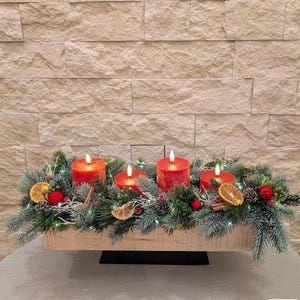 Adventskranz LED Kerzen Rot Holzboard mit abnehmbarem Gesteck I Timerfunktion