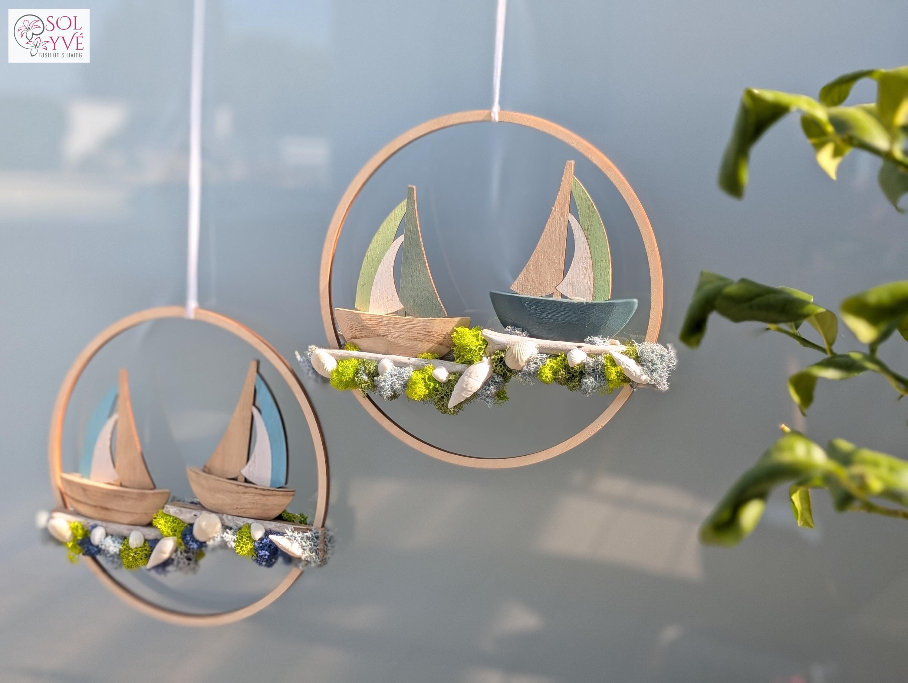 Fensterdeko Sommer mit Segelboot I Maritime haltbare Sommerdeko aus Holz in blau und grün
