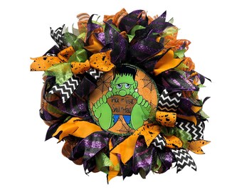 Trick or Treat Wreath, Trick or Treat Smell my feet, cute Halloween, Halloween wreath, fun Halloween decoration,  door wreath