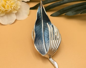 Lovely Leaf Metal Magnetic Scarf Brooch For Scarves Wraps Pashimnas, Suitable For Wedding, Hen Parties, Dates
