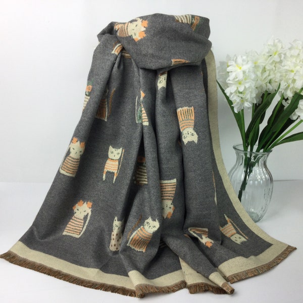 A Gorgeous Ladies' Winter Scarf with Cat Patterns