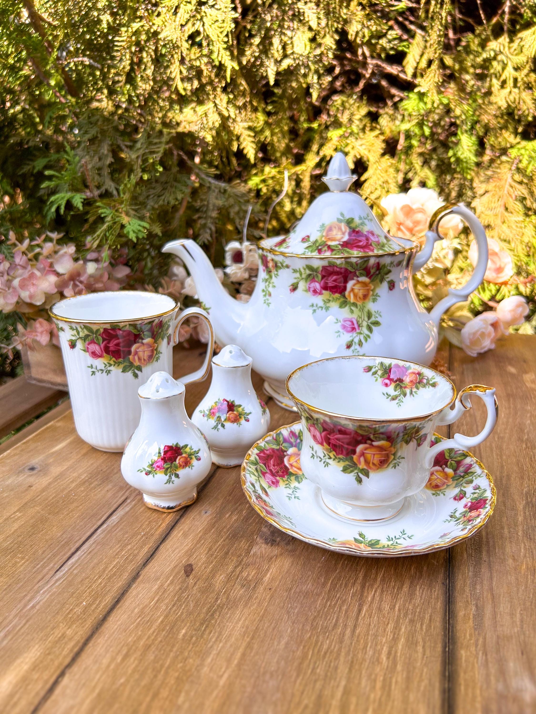 Royal albert old country roses - Etsy 日本 Royal albert old country roses - Etsy 日本