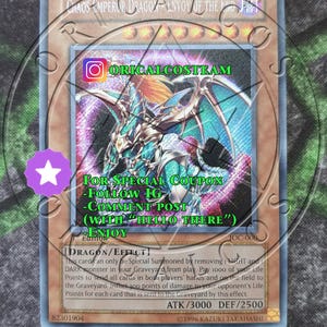 Puede incluir: Una carta coleccionable de Yu-Gi-Oh! con un dragón con detalles turquesa y plateados, sobre un fondo púrpura y azul. La carta tiene texto en inglés, incluyendo el nombre "Chaos Emperor Dragon - Envoy of the End".