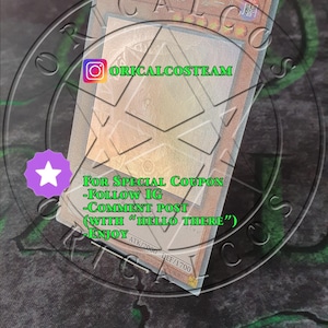 Pode incluir: Um cartão comercial retangular com um design dourado e castanho, com texto japonês e o texto "ATK/2000 DEF/1700". O cartão é sobreposto com o texto que diz "ORICALCOSTEAM" e "FOR SPECIAL COUPON -FOLLOW IG -COMMENT POST (WITH 'HELLO THERE') -ENJOY".