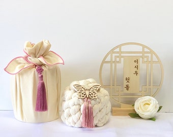 Set 13] Bojagi gift with tassel + ball yarn cake +wood stand sign