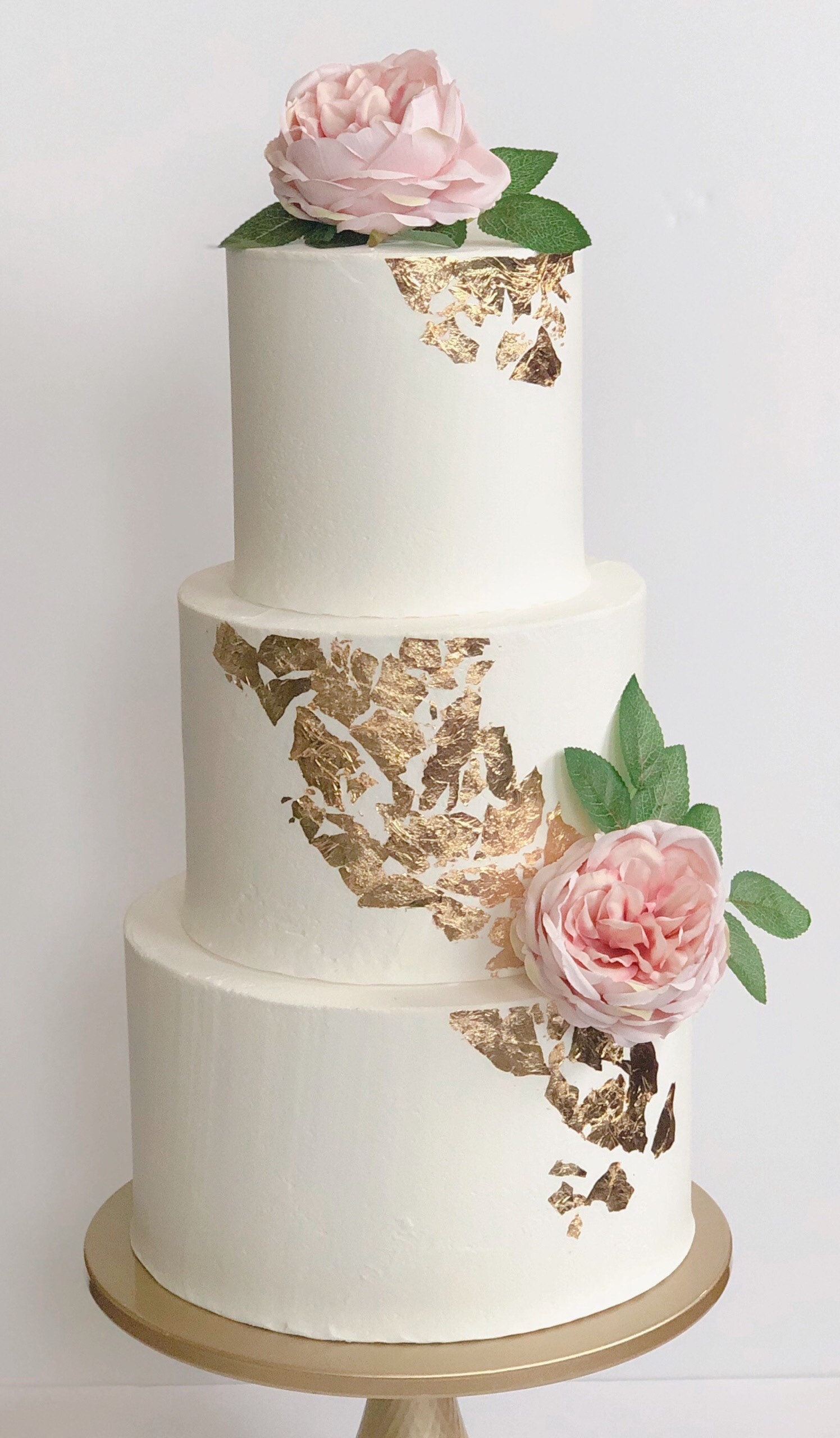 Decorating with Edible Gold Leaf ✨ will give your cakes the WOW 🤩 factor 