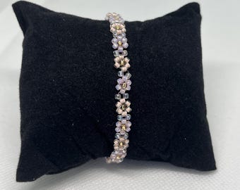 Flower pearl bracelet - in metallic colours