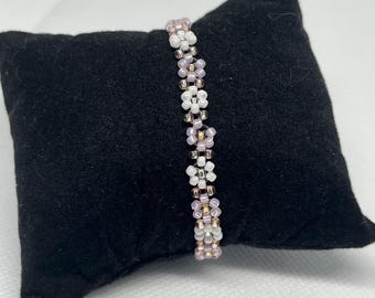 Flower pearl bracelet - in metallic colours