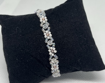 Flower Pearl Bracelet - in Metallic Colors