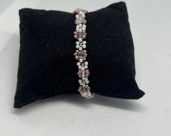 Flower pearl bracelet - in metallic colours