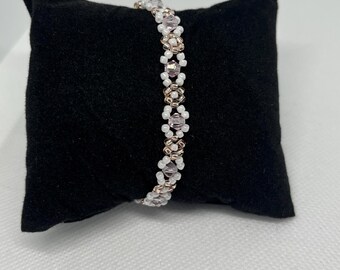 Flower Pearl Bracelet - in Metallic Colors