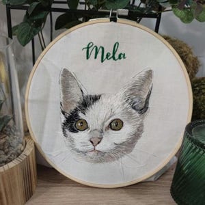 Haustierstickerei, handgesticktes Porträt Ihres Haustieres! Katzenporträt. Hundeporträt. (15 cm)