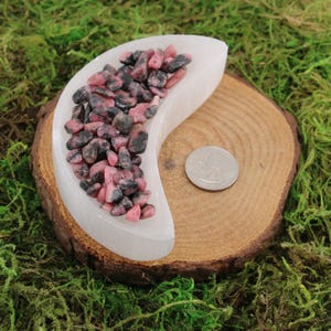 Rhodonite Chips 4 per bag*