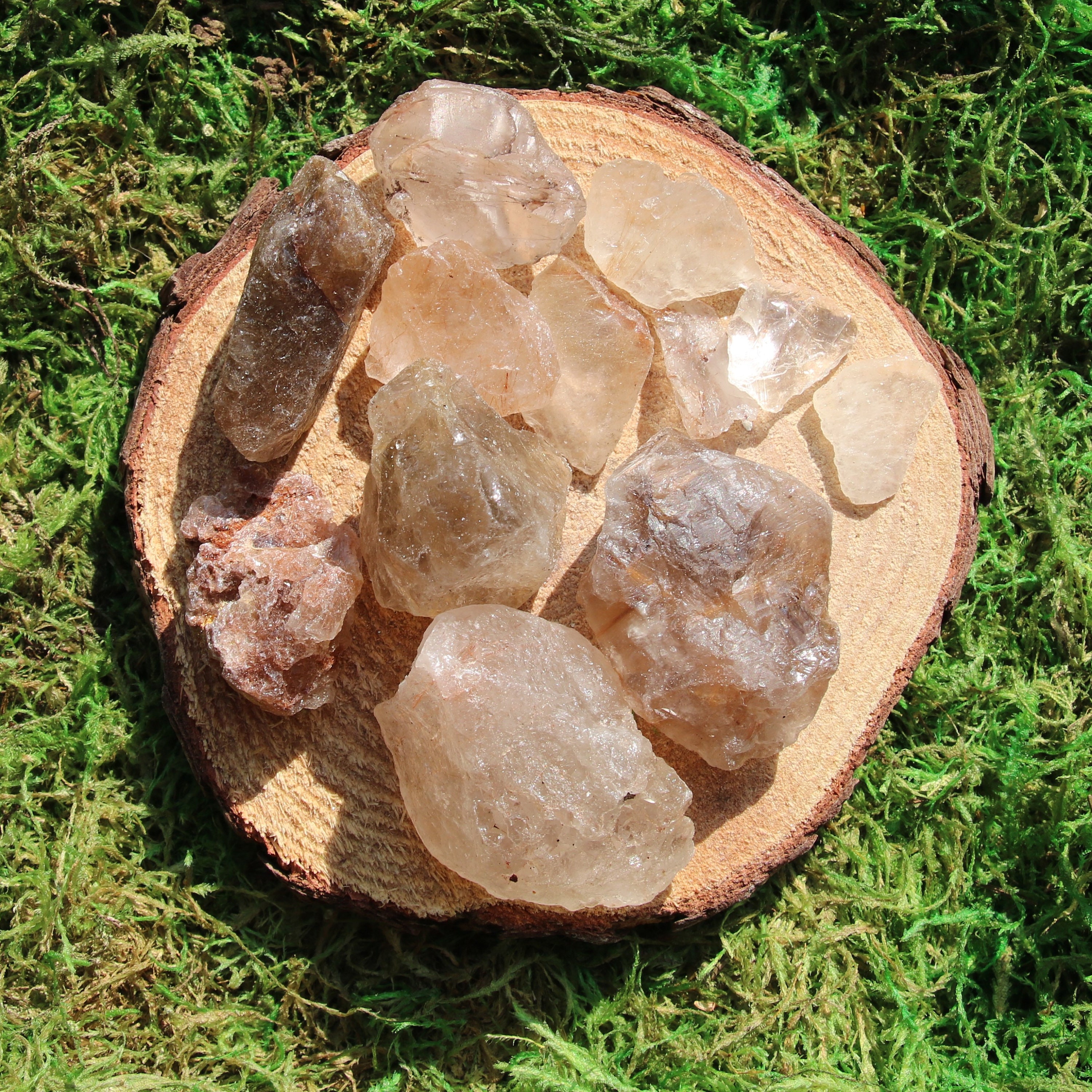 Morceau brut de quartz rutilé