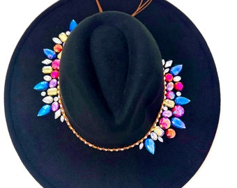 Cappello a tesa larga con strass