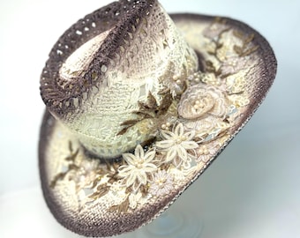 Cappello di paglia ricamato floreale