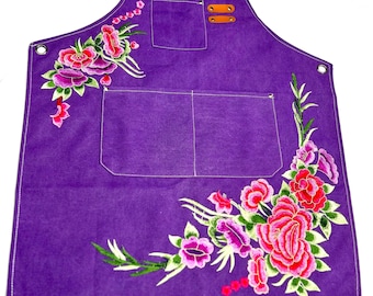 Grembiule viola ricamato floreale