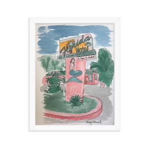 Peut inclure: Une peinture à l'aquarelle d'une enseigne de motel rose avec les mots "Florida Motel" en lettres vertes. L'enseigne présente également une illustration de sirène et le texte "littlepinkmotel.com" et "We See You On Insta!" L'enseigne est placée sur un fond de ciel bleu avec des nuages blancs et des arbres verts.