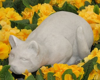 Nichols Brothers Classic Crouching Cat Outdoor Concrete Garden Statue