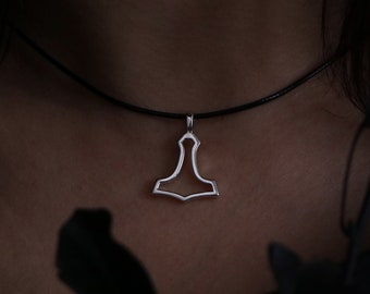 Colgante MJOLNIR tamaño pequeño - Collar con martillo de THOR - Colgante vikingo - Joyería nórdica - Collar vikingo - Joyería pagana - Collar nórdico -