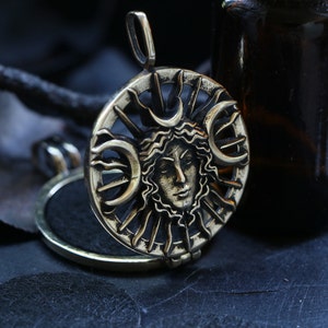 HECATE NECKLACE ätherisches Öl Diffuser Halskette -Hekate Göttin Anhänger - Dreifach Mond Halskette