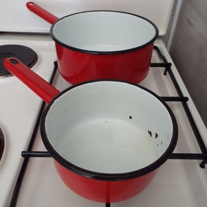 2 vintage enamel cooking pots/Red enamel saucepans/Vintage enamelware/Set of  Frying pans/Cookware/Mid-century kitchenware/Retro kitchen
