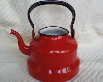 Teiera smaltata vintage senza coperchio, smalto rosso, realizzata in URSS, teiera rustica, bollitore