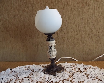 Vintage lamp van metaal en kunststeen - barokstijl, retro koperen lamp