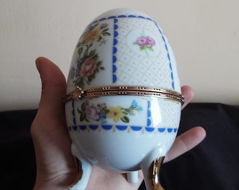 Vintage Porcelain Egg Jewelry Box: Floral Decor, Candy Dish