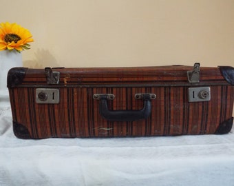 valise vintage, Vieille valise, Valise en carton, Valise décor à carreaux, Valise de voyage, Bagage vintage, Valise antique, Décor d’art