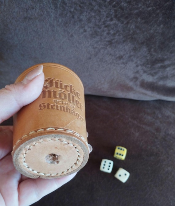ヴィンテージ バルビュート ゲームセット：レザー製ダイスカップと 