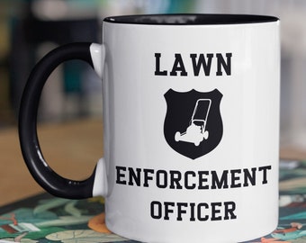 Taza de oficial de cumplimiento de la ley del césped, regalo personalizado, 11 o 15 oz.