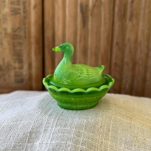 Boyd Art Glass Mini Duck on a Nest Salt Cellar Brilliant Green