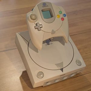 Sega Dreamcast Display Stand with Floating Controller Mount | Retro Gaming Decor